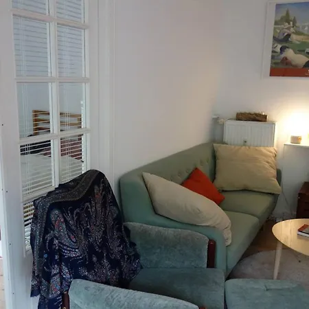 Your Cosy With Garden شقة